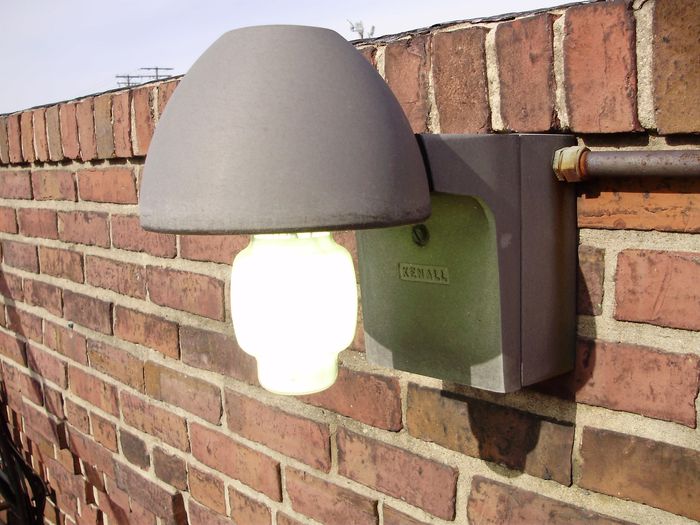 Kenall wallpack
100w mv BT lamp found inside
Keywords: Lamps