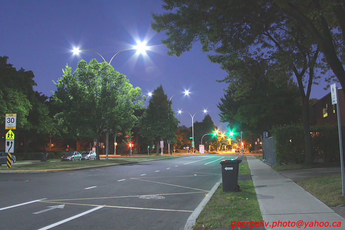 LED-at-night-Alexis-Nihon_b
Is this the future? LED streetlight in Saint-Laurent, (Montreal), Quebec, Canada.
Keywords: Lighting_History