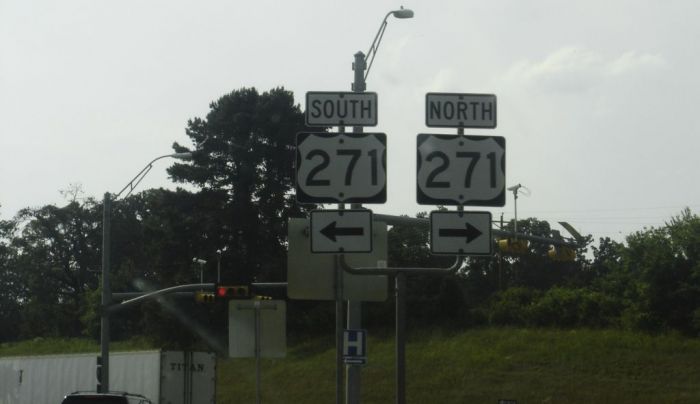 Traffic Signals Behind a Pair Of US Route Shields
Intersection of US Route 271 with a Frontage Road that Connects to Interstate 20 which Passes Over US 271 as an Overpass
Keywords: Traffic_Lights