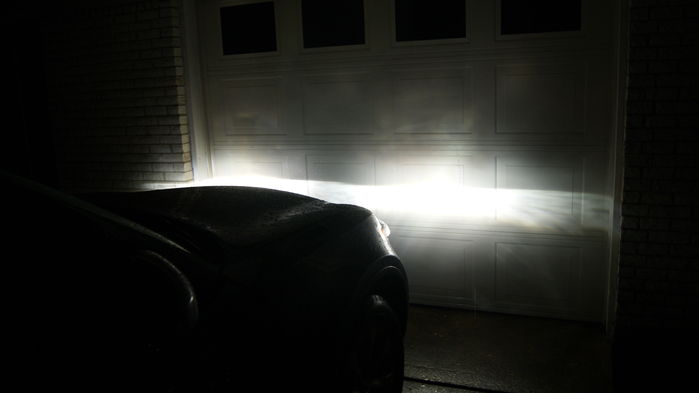 The Power of Xenon MH.
Shining at the Garage door....on Low Beams.
Keywords: Lit_Lighting