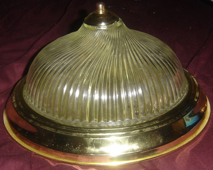 My New Decorative Incandescent Dome Light
Paid 2 Bucks for this at a Flea Market,it looks mighty tempting for a Circline Conversion...what do you guys think?
Keywords: Indoor_Fixtures