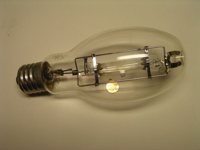 Royal Ascot 175w mercury vapor lamp made in England!
Really rare! Made in England for the US market. I determined this lamp was made by GEC of England, and the ZB date translates into 2/68.
Keywords: Lamps