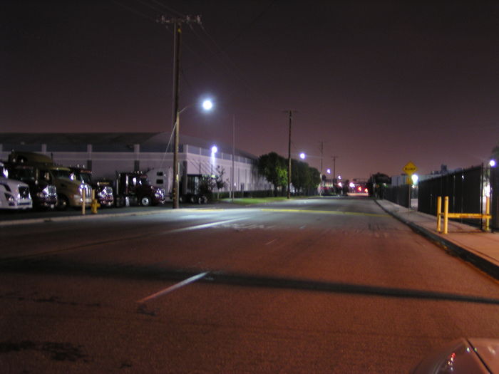 New 150w pulse start metal halides in Compton what do you think? How do they compare to the LEDs you saw in a recent pic?
Here are some GE M-250R2s, 150w pulse start metal halides in an industrial area of Compton, CA. These lights are owned and maintained by SCE. Compton may be a gang infested town, but the industrial parts are safe.
Keywords: American_Streetlights