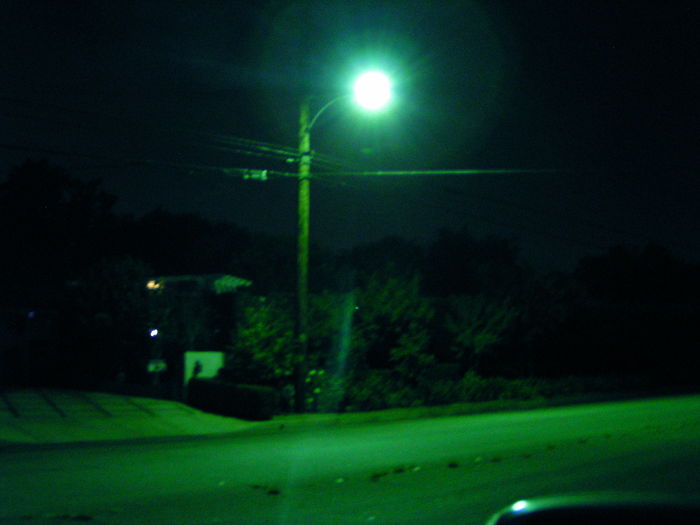 Clear 175w mercury lit up!
This one is still bright, like it was recently relamped. It is in San Marino on a residential street.
Keywords: American_Streetlights