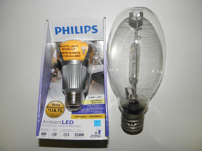LED vs HID
Which lamp do YOU think will last longer and which one do you like better?

The 12.5W Philips AmbientLED on the left or this circa 1967 175w CGE Bonus Line mercury vapour lamp? xD
Keywords: Lamps