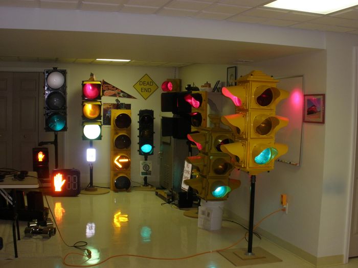 The traffic signal family
The newest addition to the basement intersection fired right up with 12 new lamps in it
Keywords: Traffic_Lights