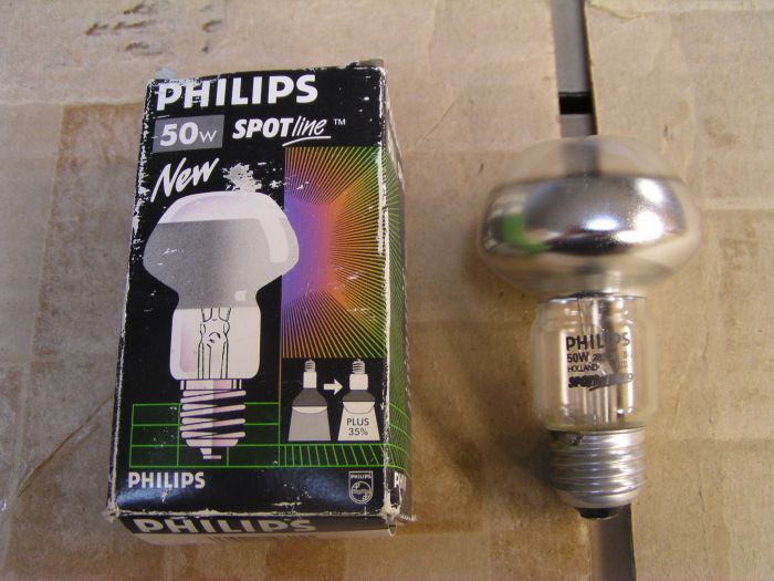 Philips Spotline reflector lamp, early generation
Weird design, it has a fat neck with a groove between neck and reflector portions. Later ones have a thinner neck that did away with the groove. This is NOS from 1990, it was thrown away in a trash can and I rescued it!
Keywords: Lamps