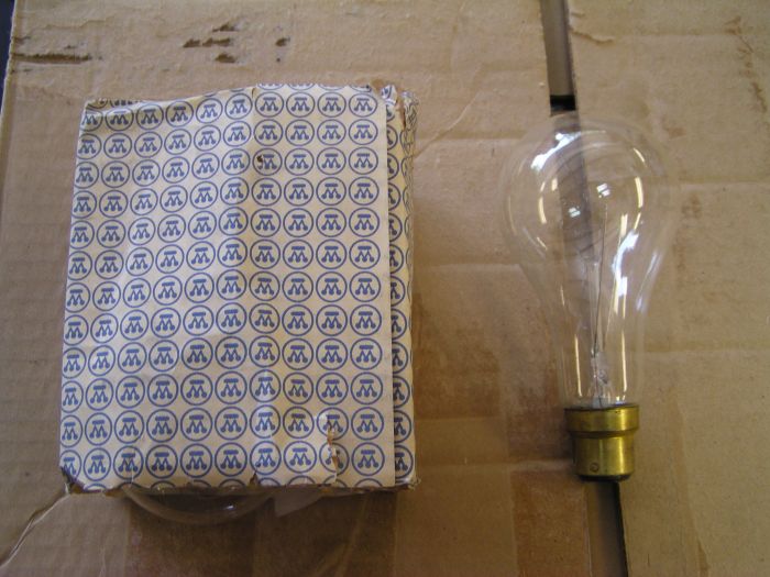 Westinghouse 100w 230v bulbs with European bayonet bases
You could enjoy Westinghouse bulbs in France as they use bayonet bases and their electricity is 230v. England also uses bayonet bases but the voltage is 240v. NOS, '72 vintage.
Keywords: Lamps