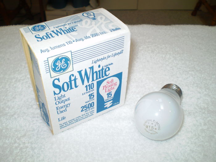 General Electric 15 Watts Soft White
Here I found this at Rite Aid near East Lake Road, Marietta, GA with the 1995-2004 classic look package.  The yellow part of the GE symbol seems to be faded due to sitting at the shelf so long.
Keywords: Lamps
