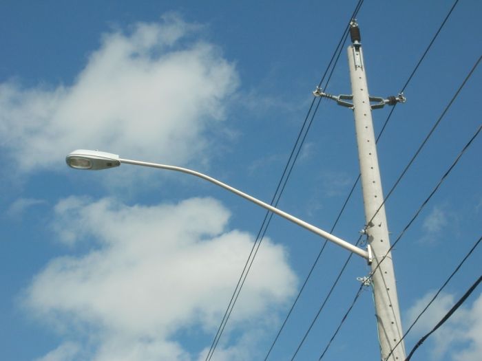 Lumec Helios
Here's a Lumec Helios streetlight fixture that's pretty common in Newmarket, although I haven't seen a lot of them anywhere else in Ontario. I've also seem them in Quebec too on the Autoroutes/Freeways there. 
Keywords: American_Streetlights