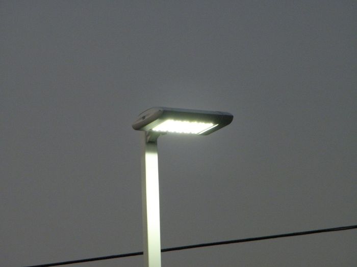 LED Gas Station Light
Soem gas stations here have replaced their MH light with these Beta LED? lights. 
Keywords: American_Streetlights