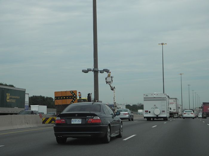 Highmast Servicing
Here's a shot of the MTO contractor servicing the highmast lights on the 401, they were turned on at the distribution assembly so they could check which lights were dead.  
Keywords: American_Streetlights