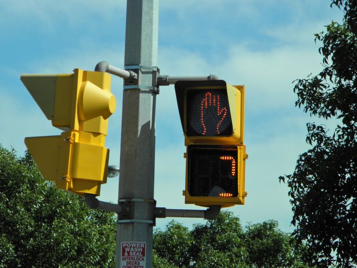 S mth ng M ssi g
Don't you just love it when LED signals have failed diodes in them?
Keywords: Traffic_Lights
