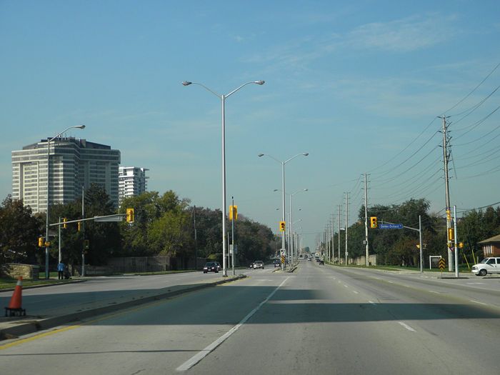 [Gone] Tall Poles
Tall (40ft) light poles are a common sight along arterial roads in Peel Region. 
Keywords: American_Streetlights