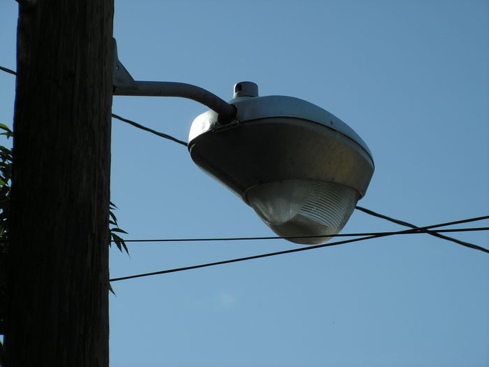 the light i put up for my neighbors
175 watt clear merc joslyn mv-141 aka ufo
Keywords: Miscellaneous