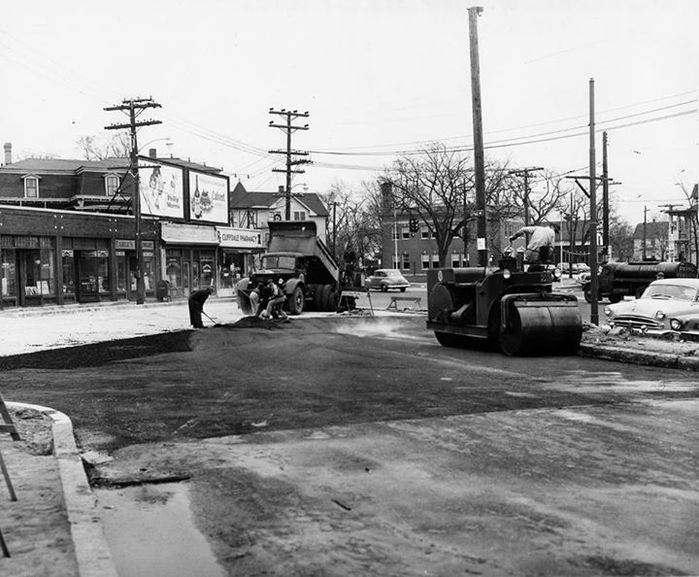 THROWBACK THURSDAY RIDOT: Park Ave In Cranston
RIDOT has a throwback thursday feed where they post a pic of construction in RI from way back when. Here is Park Ave in Cranston being resurfaced in the late 50s I think. I'm pretty sure those teardrops are incandescent.
Keywords: American_Streetlights