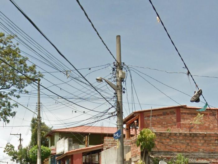 POWERBRACKET!
Found in Brazil. Looks like this one was the offspring of Westinghouse OV-20 and a GE Powerbracket.

Jace will go nuts on this one. I know he will. Hehehehehehehehehehe...
Keywords: American_Streetlights