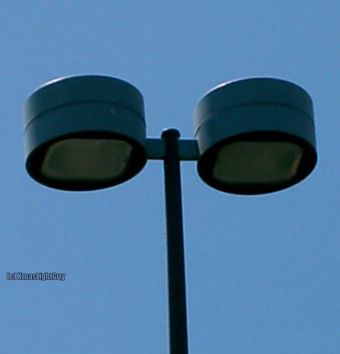 StreetLight #017 - Parking Lot Streetlight At A Highschool
This one is a streetlight in a local highschool's parking lot.
The pole & fixtures are actually gray in color...
(don't remember if these are MH or HPS as its been quite a while since I've been by there at night)
Keywords: American_Streetlights