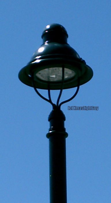 Streetlight #067 - Kinda Like A Bell
To me this one's shaped sorta like a bell. Used to light sidewalk in a parking lot.

Location: 
Highlands Ranch CO (Lucent & H.R. Parkway)
Keywords: American_Streetlights