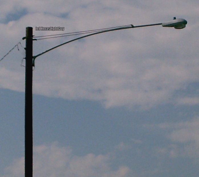 StreetLight #096
Saw it while out walking a couple weeks ago
Kinda like how the arm is done. 

Location: 
Englewood CO
Keywords: American_Streetlights
