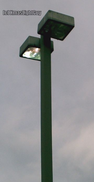 StreetLight #128
Parkinglot shoebox lights. 1 dead

Location: 
(not remembered)
Keywords: American_Streetlights