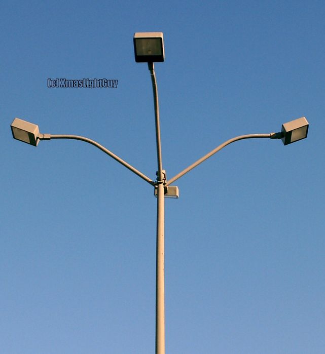 StreetLight #161 - 4 On A Pole
4-way shoebox parking-lot pole.

Location:
(not remembered)
Keywords: American_Streetlights