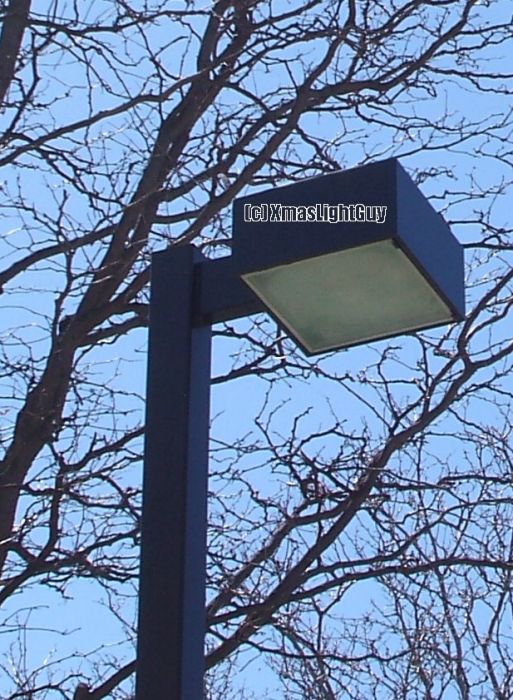 StreetLight #310
Small HPS shoebox fixture used as patio lighting at a college building.



Location:
Keywords: American_Streetlights