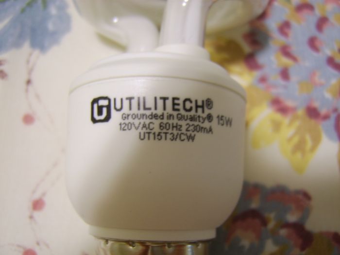 Utilitech 15W CFL Bulb etch
Just to show you the etch of this bulb.
Keywords: Lamps