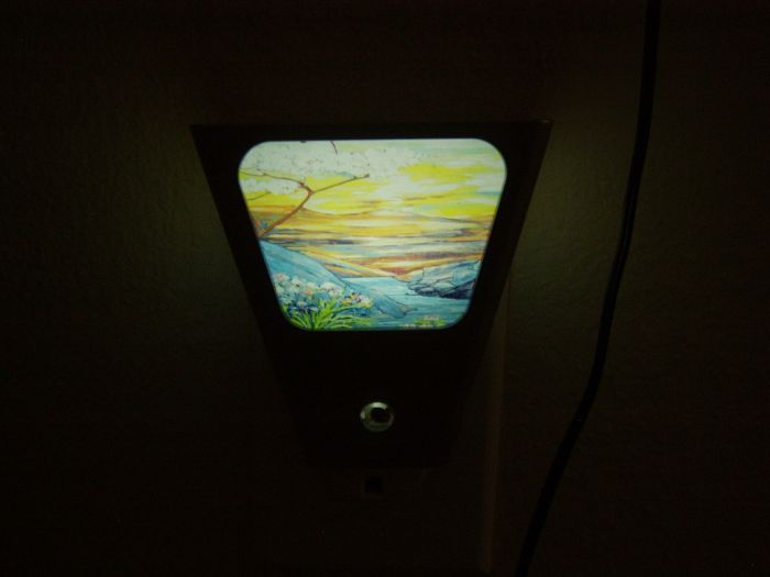 Westek outdoor scenery LED night light (lit)
Here it is, being lit up, with its scenery display.
Keywords: Lit_Lighting
