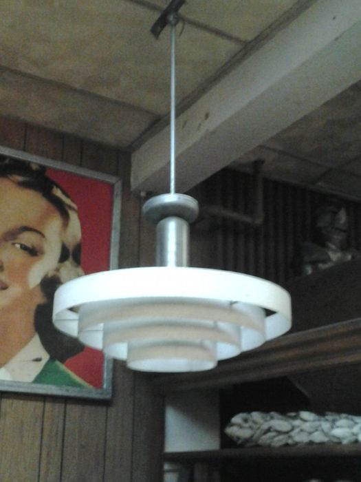 Four Ring Saturn Light
Stopped at an antique dealer today and found this.  Here's the sticker shock.  He wants close to $200 for it. :O  This fixture accommodates 750-1500 watt Silvered Bowl Incandescent lamps
Keywords: Indoor_Fixtures