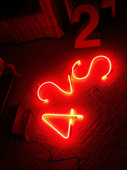 2,4, S
Leftover neons from a walgreens store that isn't 24 HRS anymore
Keywords: Lit_Lighting