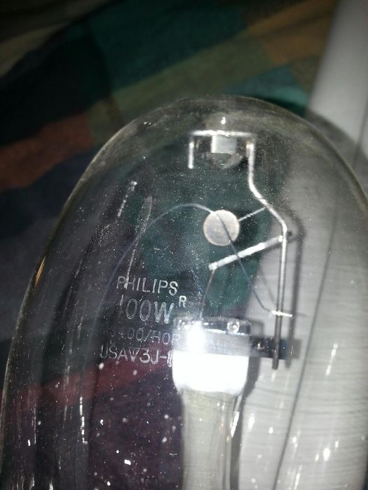 Philips MH 400/HOR
horizonal burn ..and notice it has a thin arctube 
Keywords: Lamps