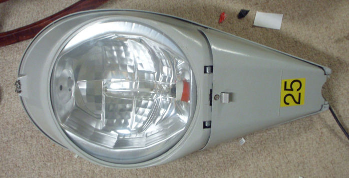 M-400 a2 FCO.
Front view. You see the 25 NEMA tag on the POWRDOOR and the house side socket.
Keywords: American_Streetlights