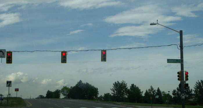 Traffic signal setup... Bowles + Wadsworth.
Really OLD picture!

I lost this on the hard drive.. Had to go to LG and save it xD BUT, yeah.

There is an M-400 r3 there too. 400w HPS.
Keywords: American_Streetlights