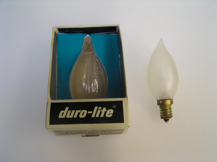 Duro-Lite 15w Tini-Brite Frost
It's a nice old Duro-Lite C-9B bent tip dating to the 60s. In the 70s Duro-Test got rid of the shouldered portion of the base.
Keywords: Lamps