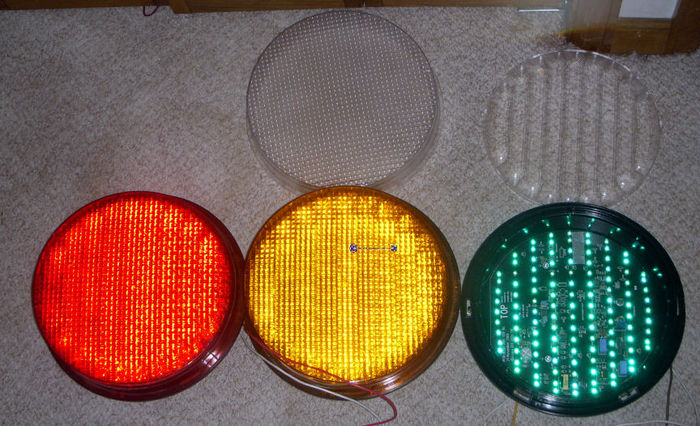 GELCOREs. Green open.
Devonte, you see that what Vince has and Joe have are pixelated LEDs behind lenses. Hard to tell, but yeah.

3 GELcores Next to each other. Red, Yellow, Green.
Keywords: Traffic_Lights