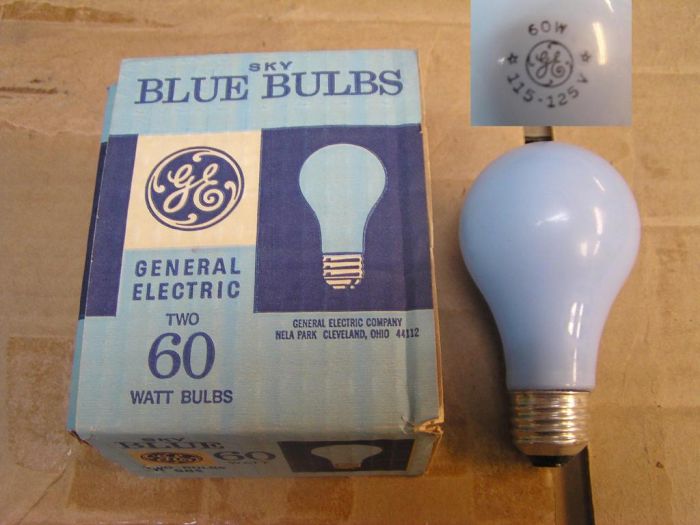 GE 60w Sky Blue bulbs
NOS, made in July '70. GE Sky Blue bulbs were available until sometime in the late 70s/early 80s.
Keywords: Lamps