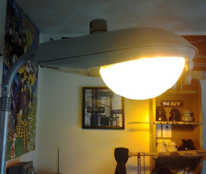 My Chicago M-250R1 Mounted in my Room Lit Up
Nice and Brrrrrright!
Keywords: American_Streetlights