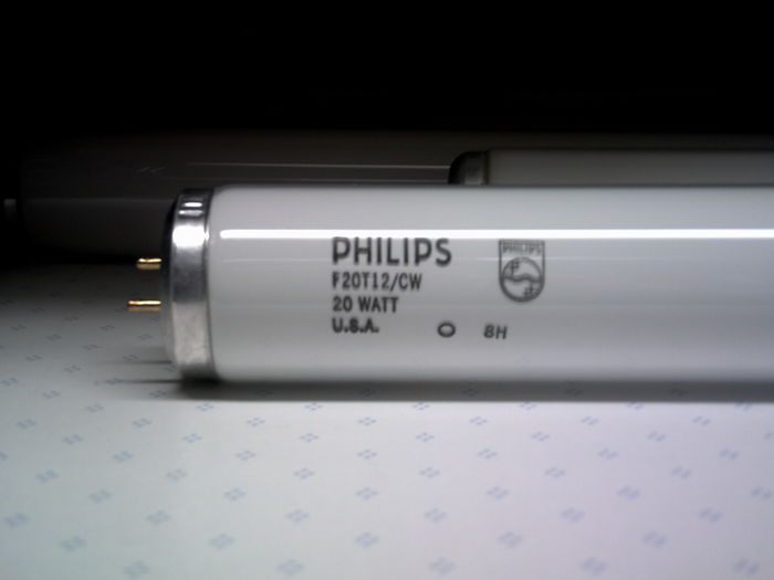 Philips F20T12/CW Lamp
This came in my undercabinet fixture. Can anyone ID the date for me? It's NOS and yes it works. 8-)
Keywords: Lamps