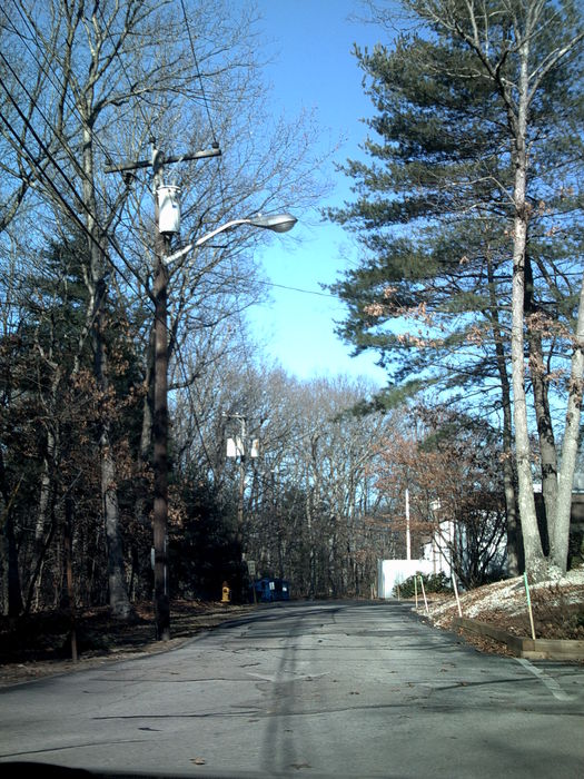 A Pair of M-400s
250W HPS each. These are under former Mass Electric Co territory, now National Grid-MA.
Keywords: American_Streetlights