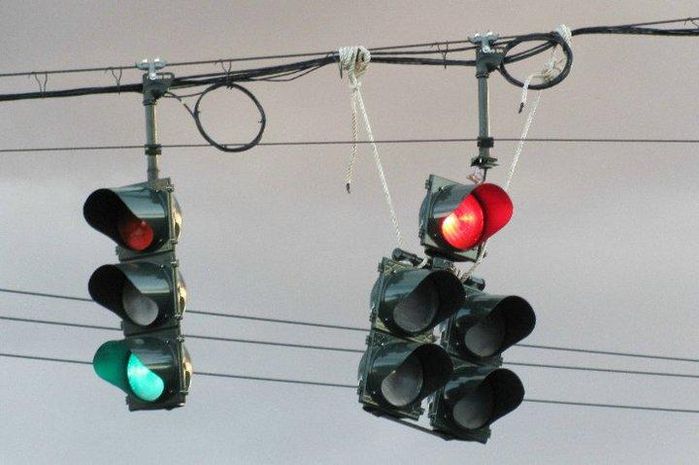And this is why you use a METAL red section on a doghouse
Plastic can't support the bottom sections and snaps in pieces! All the signals here are made by GTE
Keywords: Traffic_Lights