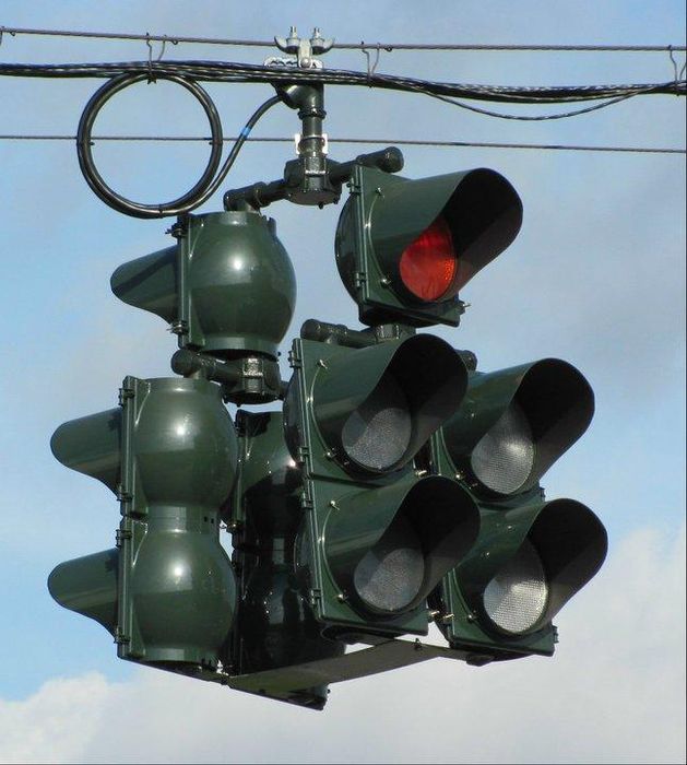 GTE Doghouse
Back to back doghouse signals made by General Traffic Equipment (GTE). Both are plastic and use GE GT-1 LED fixtures. It should be noted that GTE directly copied the designs of EAGLE for their 8 and 12 inch signals.
Keywords: Traffic_Lights