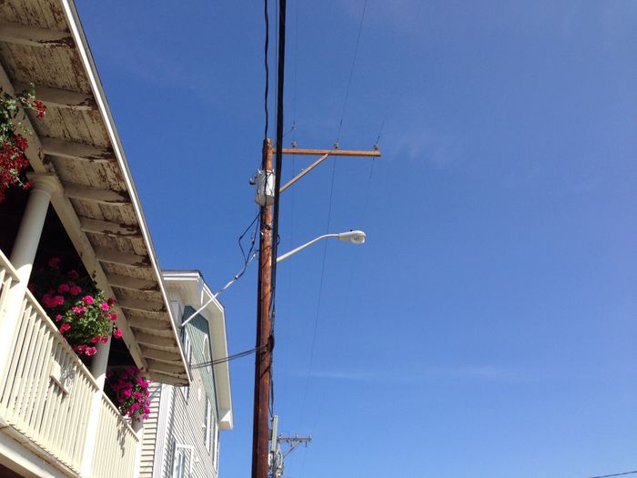 The Newley renewed pole and new M-250R2 that replaced the M-250A.
Here is the new pole and new fixture that replaced the M-250A here in Hampton, NH.
Keywords: American_Streetlights