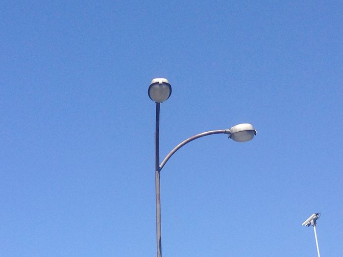 Revere clamshells
Two of em at a small strip mall in Riverside. 400w MV, looks like coated lamps.
Keywords: American_Streetlights