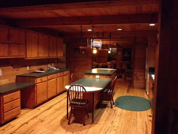 Log Home's Kitchen lighting.
Kitchen of the house we stayed over for my older brother's wedding. Mix of 2700K and 3000K CFL spirals.
Keywords: Lit_Lighting