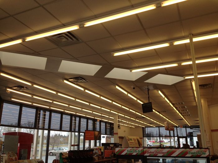 7-11's T8s 8'
I was surprised to see a 7-11 without LEDs!
Keywords: Lit_Lighting