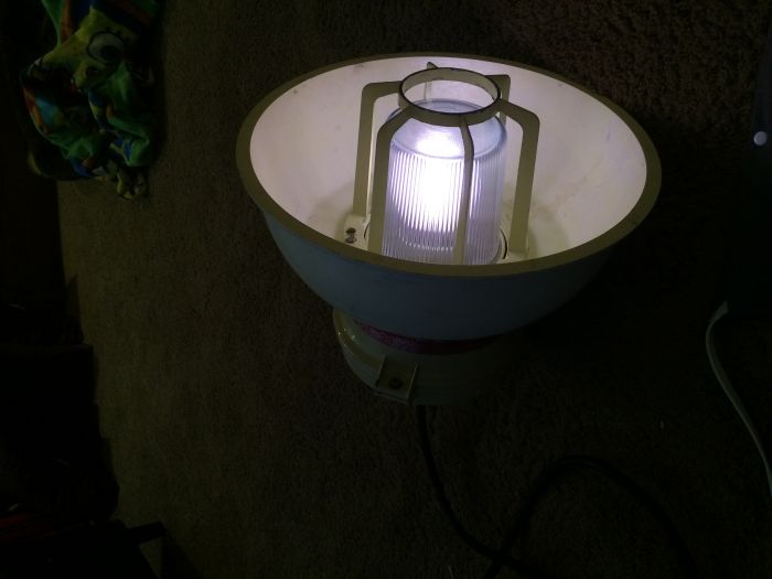 75w ITT MV fixture and bulb!
Got this on flee bay. This came with a GE dielectrol cap, which I heard are craps. Should I replace it? 
Keywords: Indoor_Fixtures