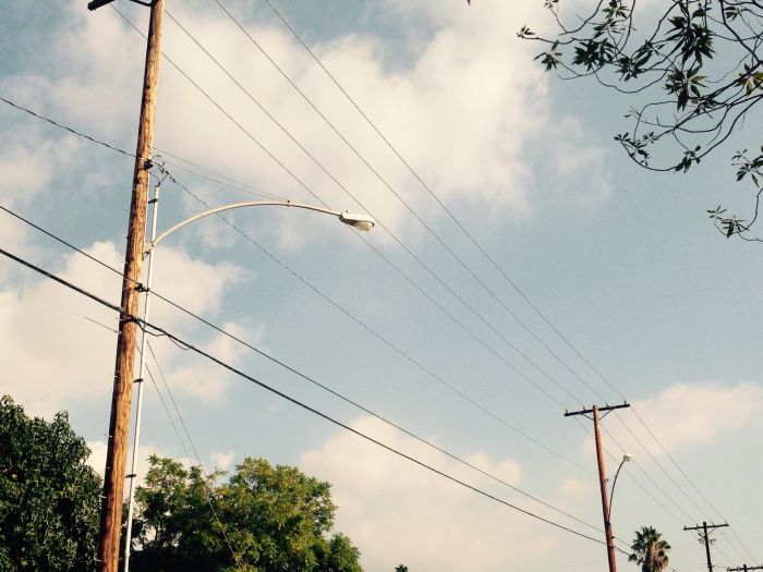 Canadian style double guy masts in California?!?
They sure look Canadian, judging on the type of attachment mounted onto the poles. Located in Burbank, CA which has its own electric utility.
Keywords: American_Streetlights