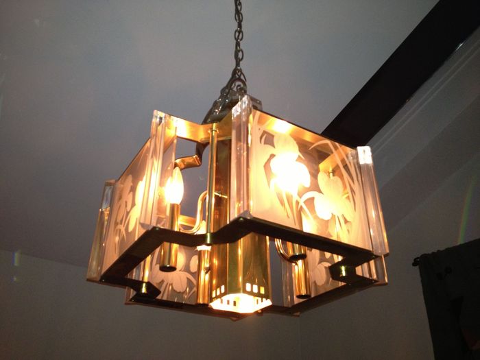 Cool looking light.
Have 4 candlelabra 40w lamps and one 45w R20 lamp.
Keywords: Indoor_Fixtures