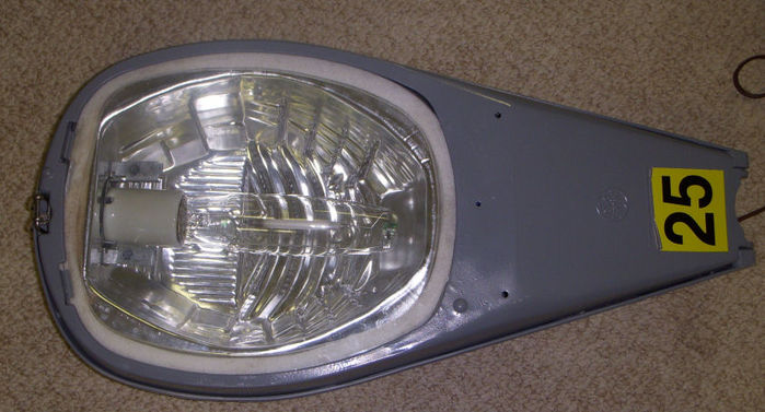 M-250 R2.
Mine i found on the ground a while ago, restored with a new housing from darren.

Works great!
Keywords: American_Streetlights